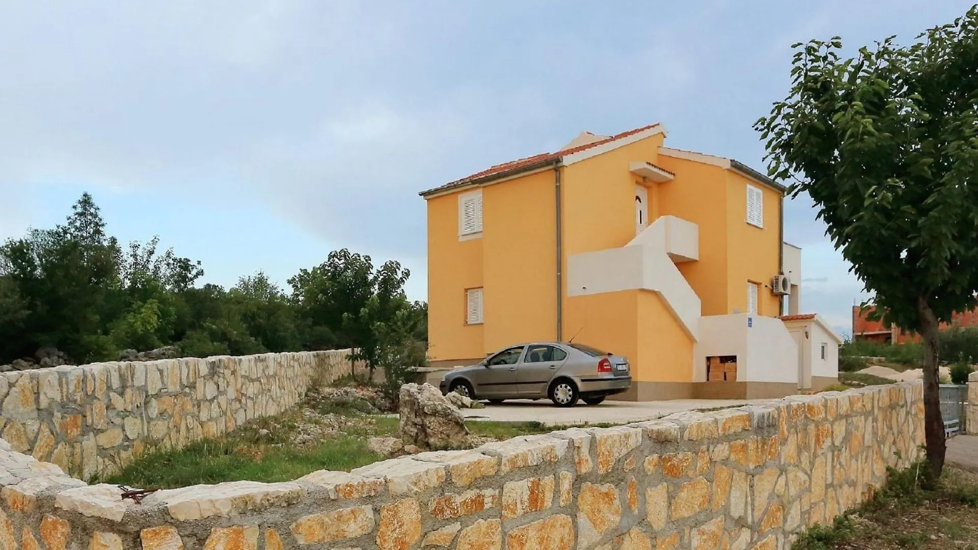 Spacious Holiday Home With Swimming Pool Maslenica