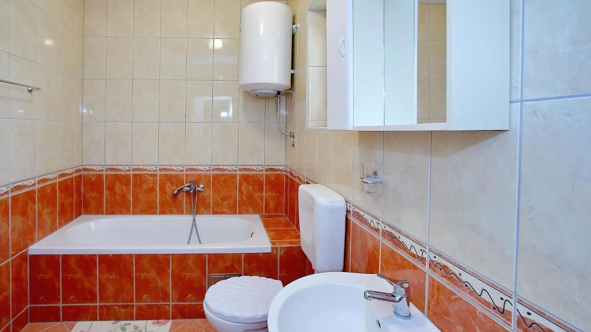 Spacious Holiday Home With Swimming Pool Maslenica