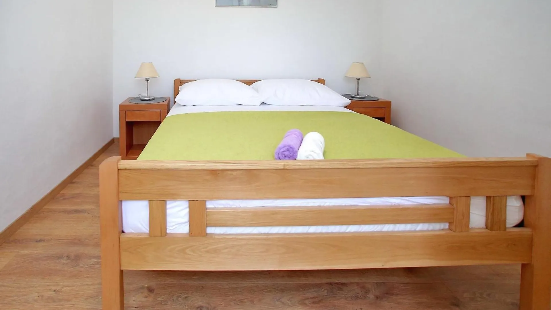 Spacious Holiday Home With Swimming Pool Maslenica