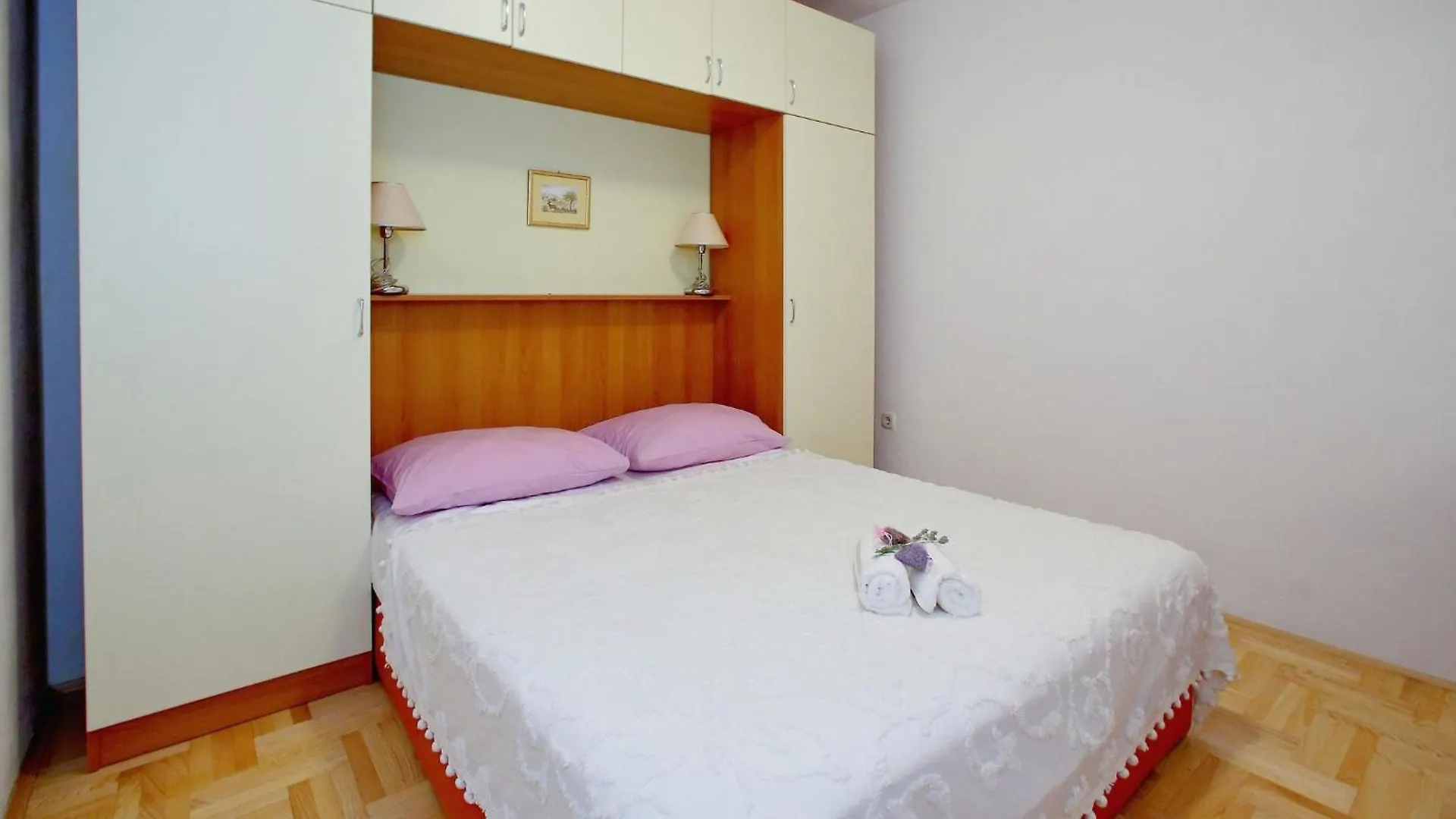 Spacious Holiday Home With Swimming Pool Maslenica