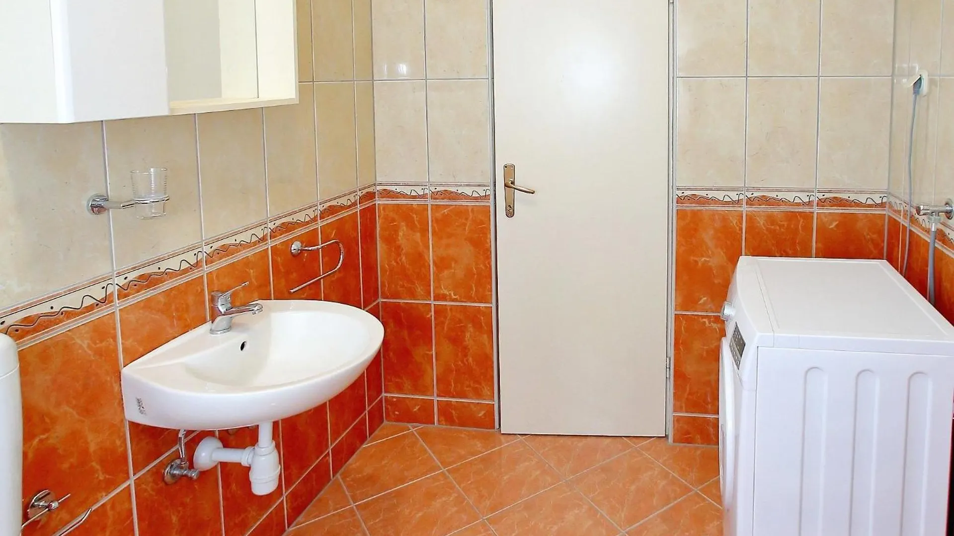 Spacious Holiday Home With Swimming Pool Maslenica
