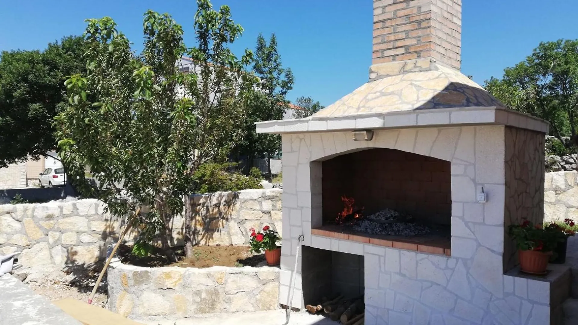 Spacious Holiday Home With Swimming Pool Maslenica