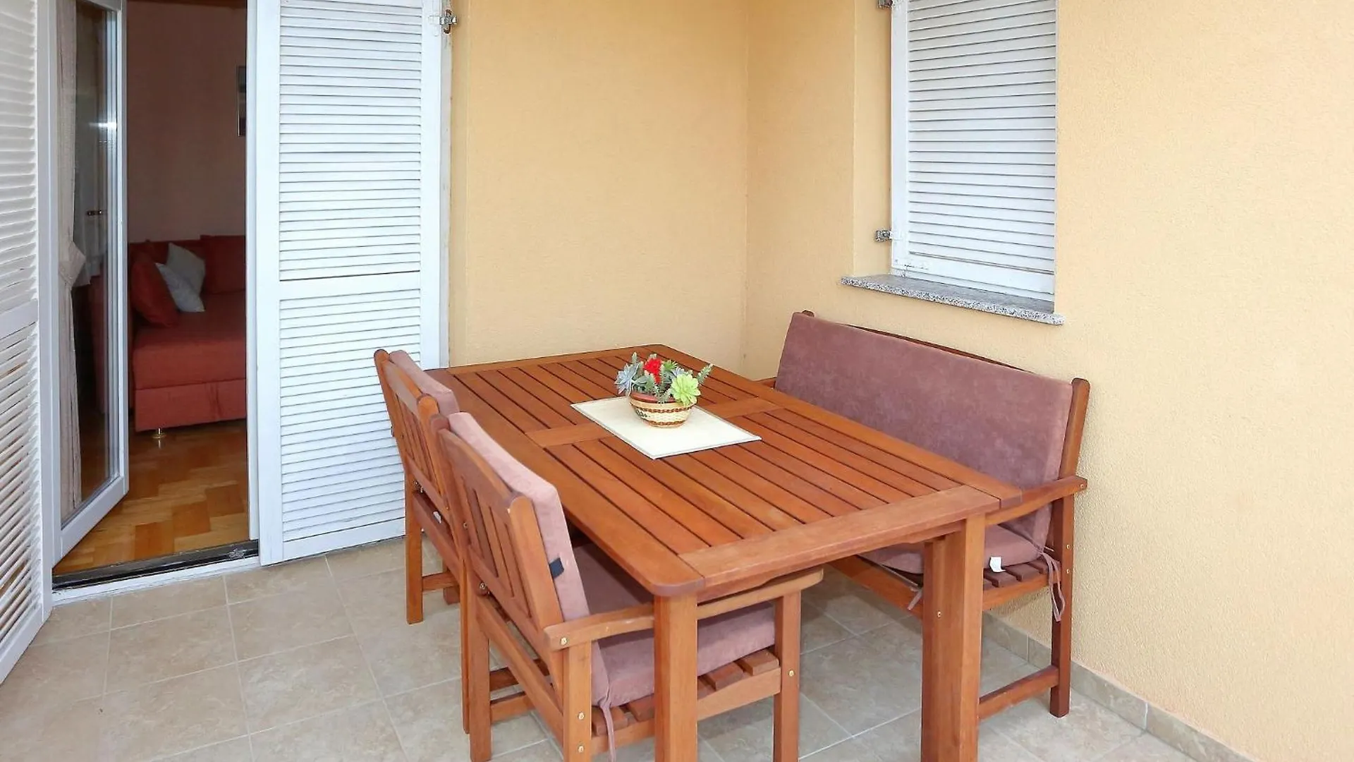 Spacious Holiday Home With Swimming Pool Maslenica