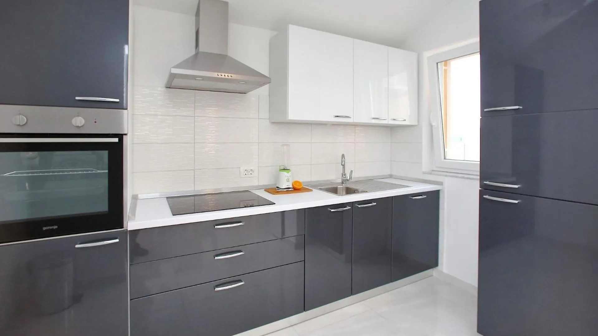 Spacious Holiday Home With Swimming Pool Maslenica