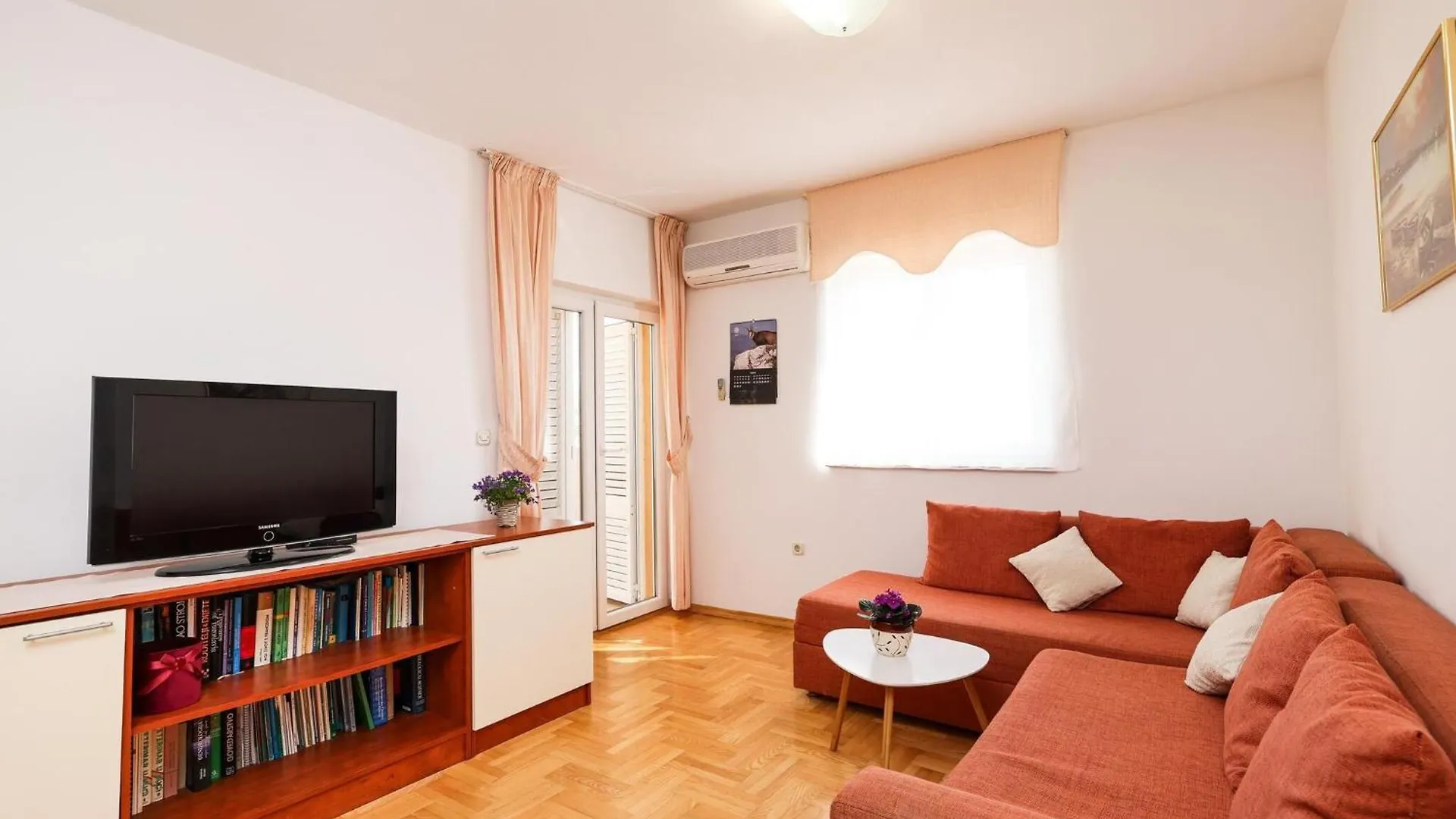 Spacious Holiday Home With Swimming Pool Maslenica