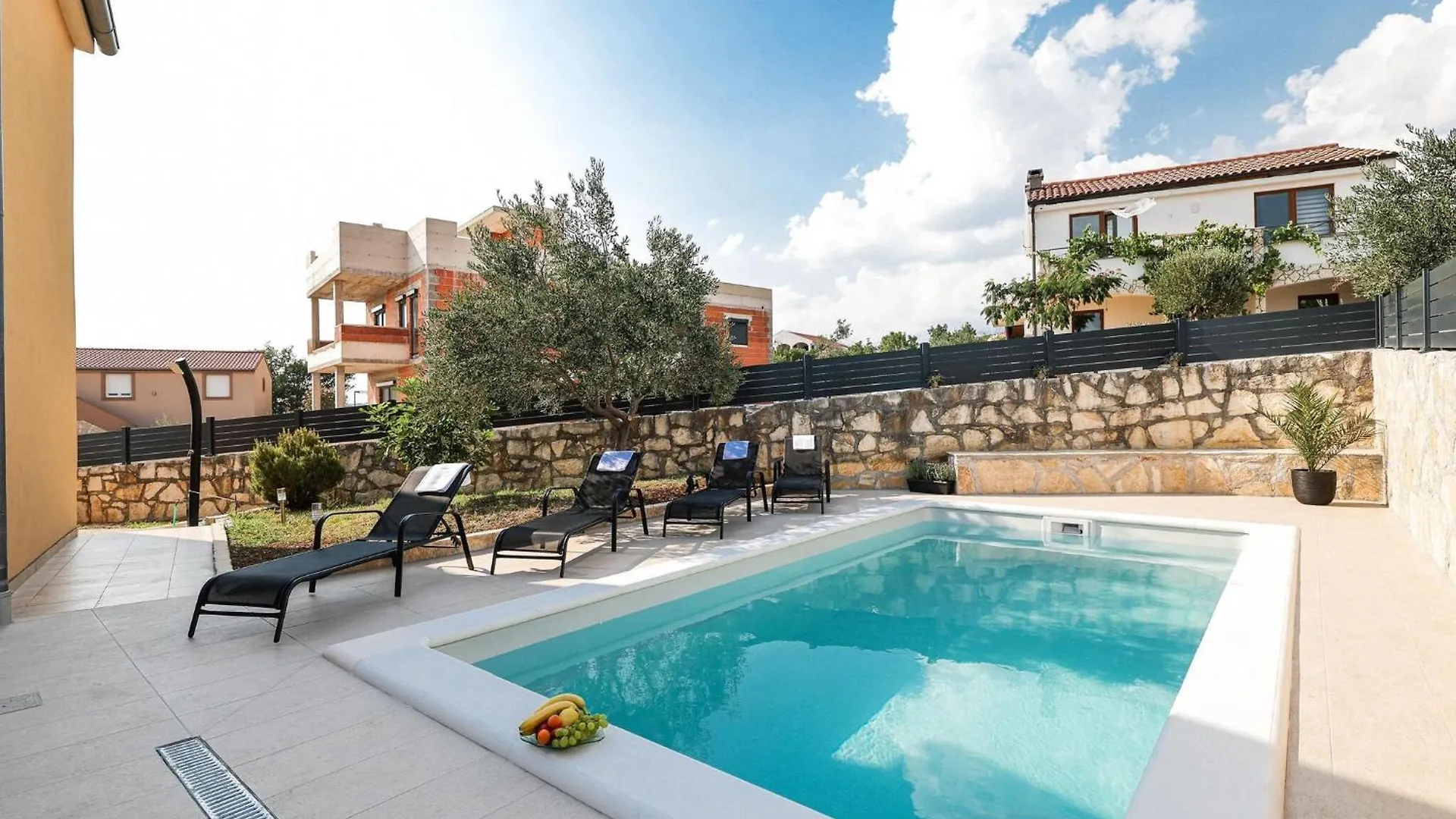 Spacious Holiday Home With Swimming Pool Maslenica Croatia