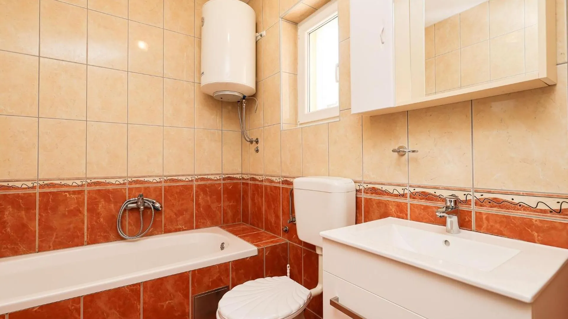 Spacious Holiday Home With Swimming Pool Maslenica