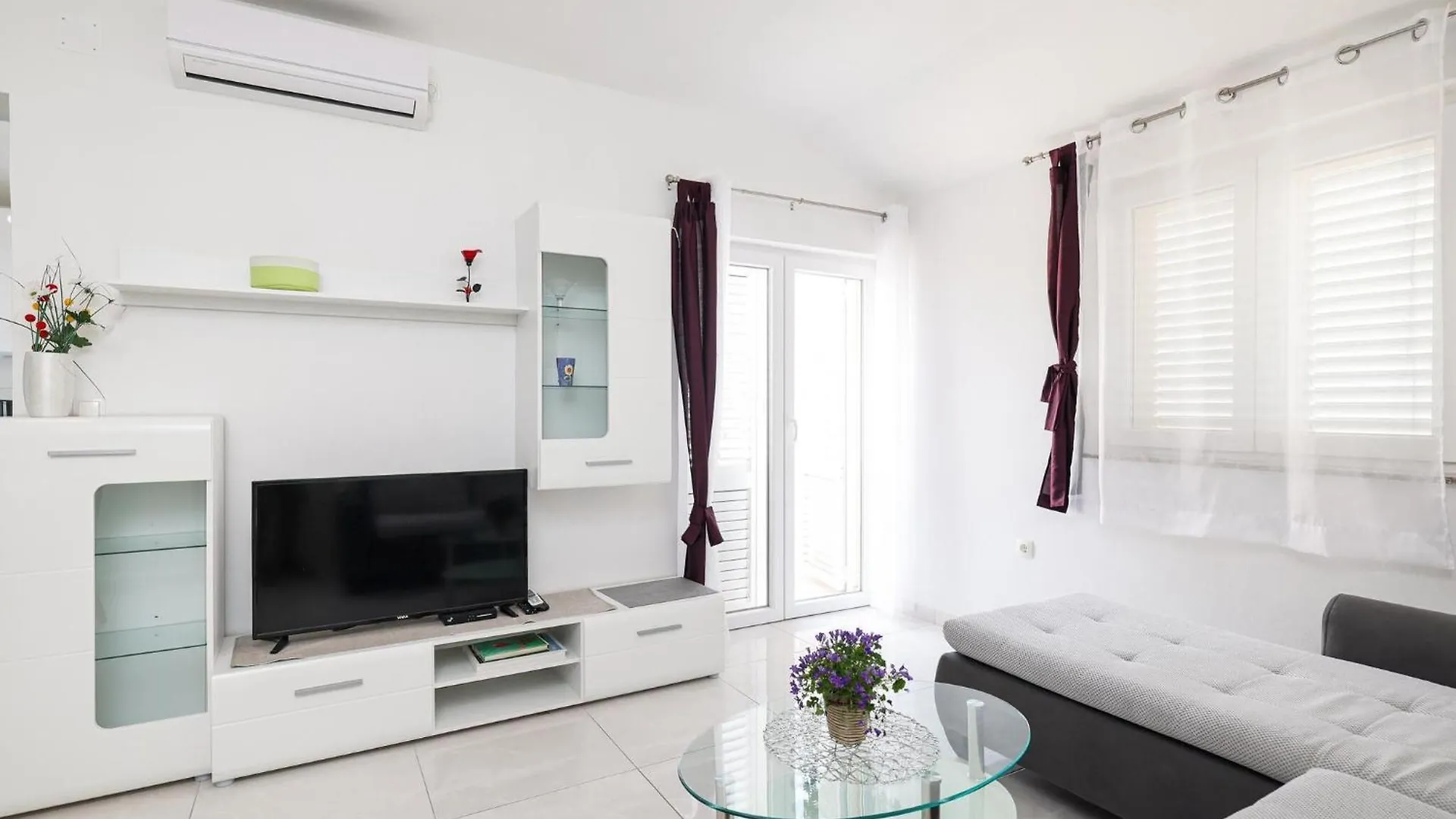 Spacious Holiday Home With Swimming Pool Maslenica 0*,  Croatia