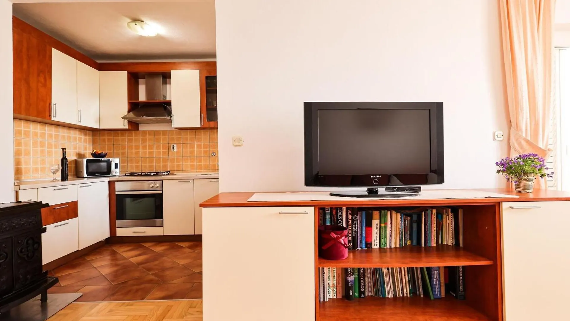 Spacious Holiday Home With Swimming Pool Maslenica