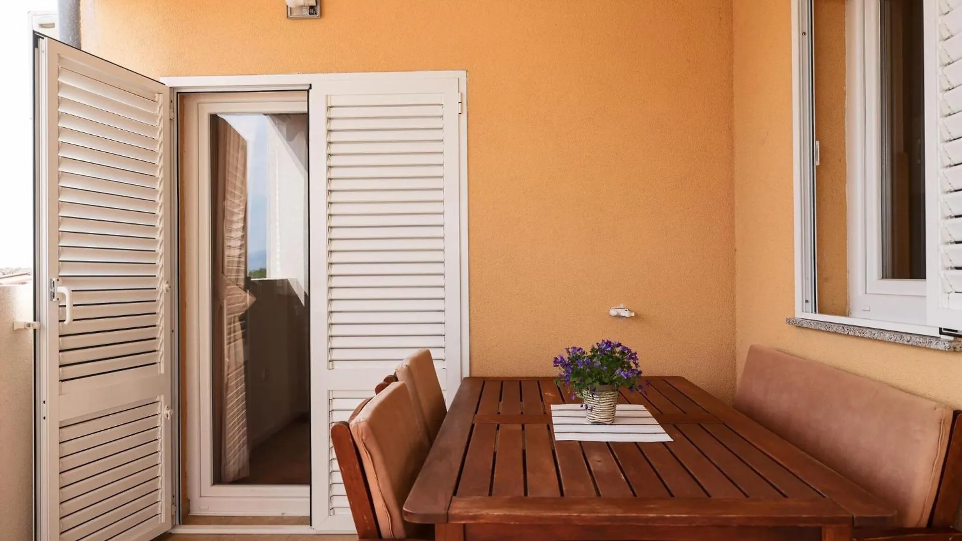 Spacious Holiday Home With Swimming Pool Maslenica